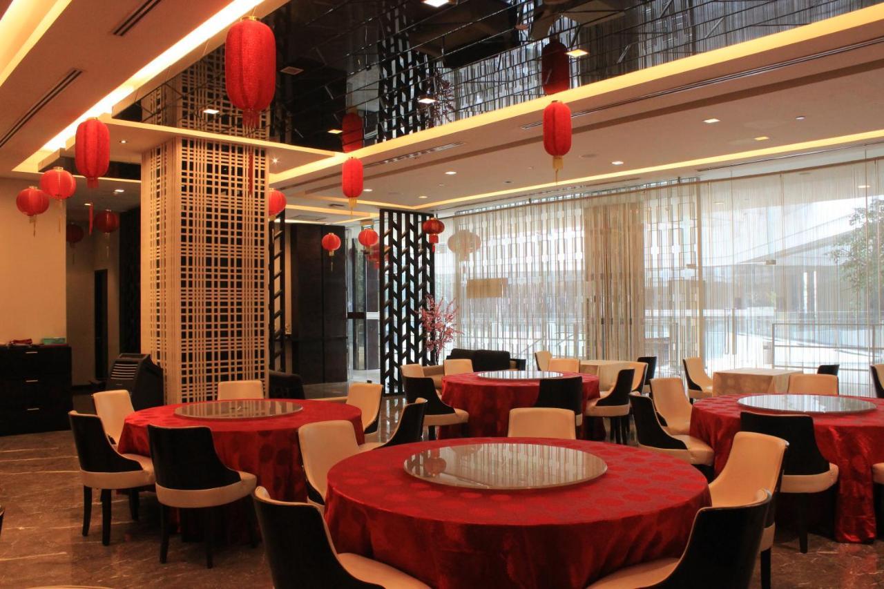 Po Hotel Семаранг Екстериор снимка