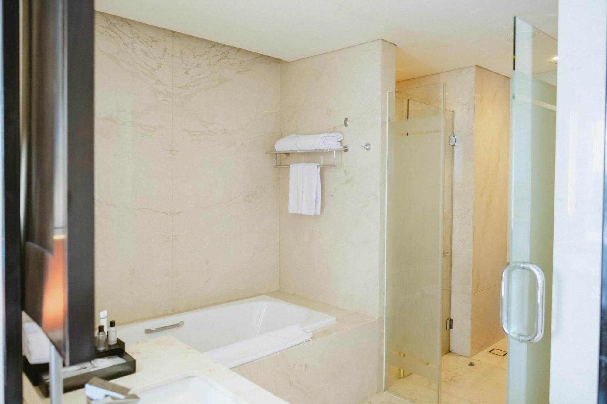 Po Hotel Семаранг Екстериор снимка