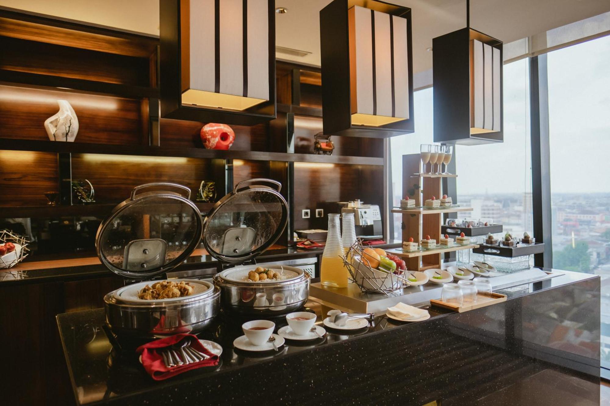 Po Hotel Семаранг Екстериор снимка
