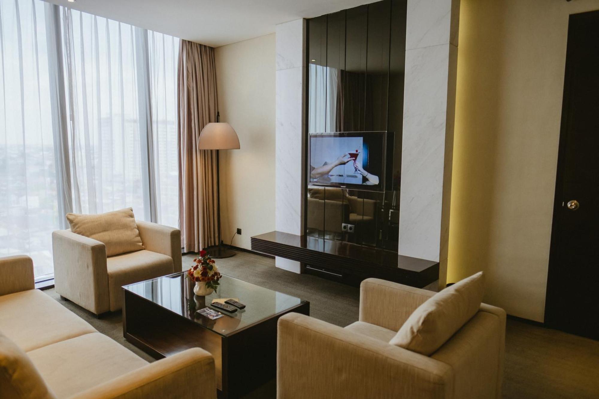 Po Hotel Семаранг Екстериор снимка