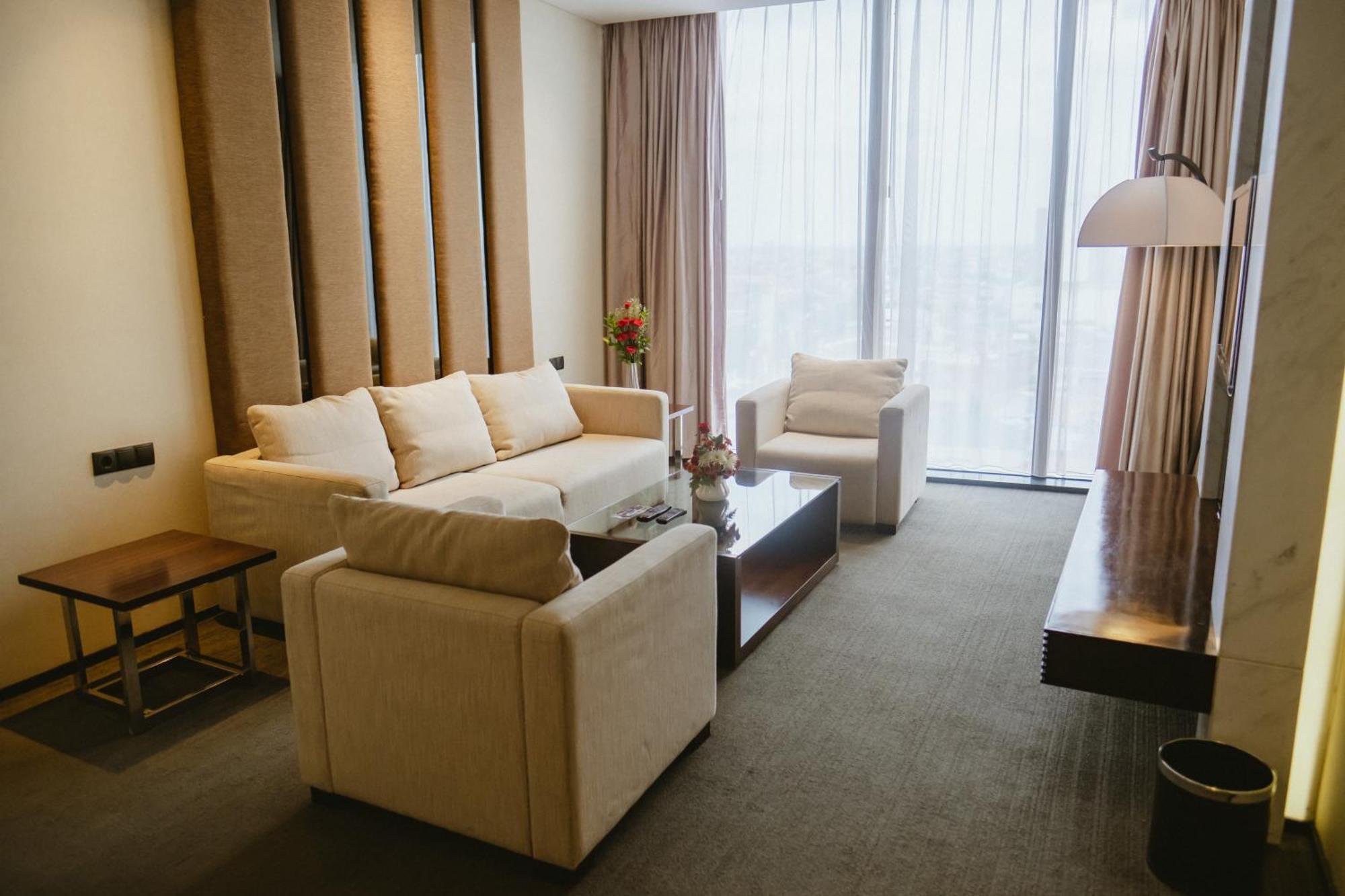 Po Hotel Семаранг Екстериор снимка