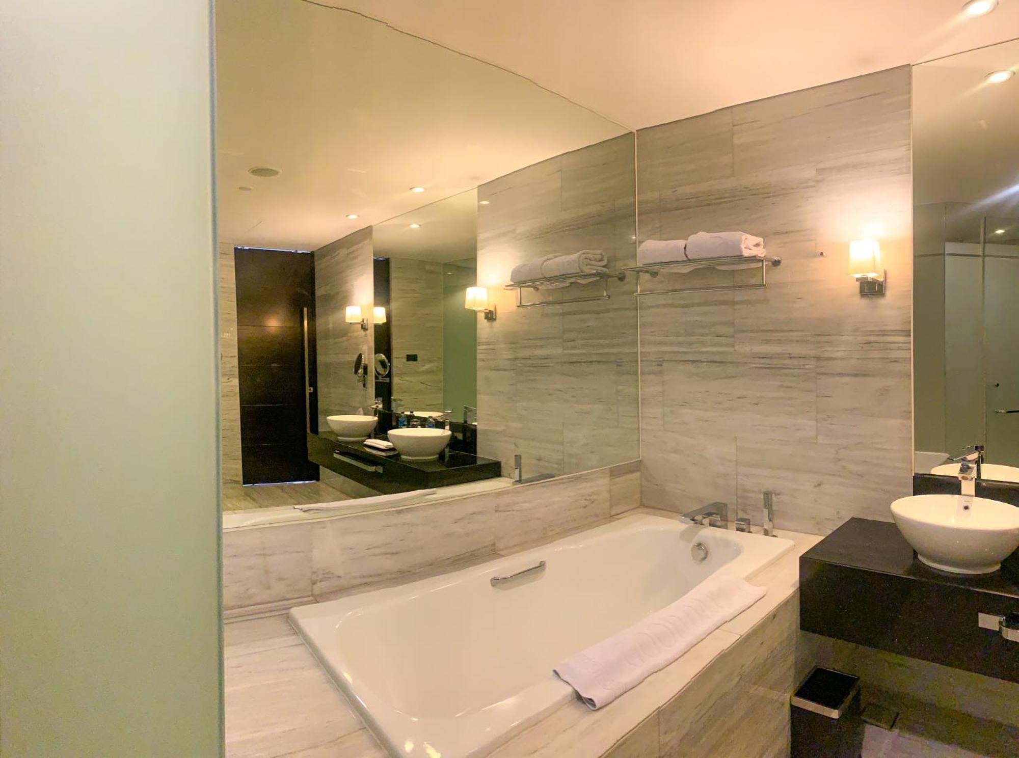 Po Hotel Семаранг Екстериор снимка