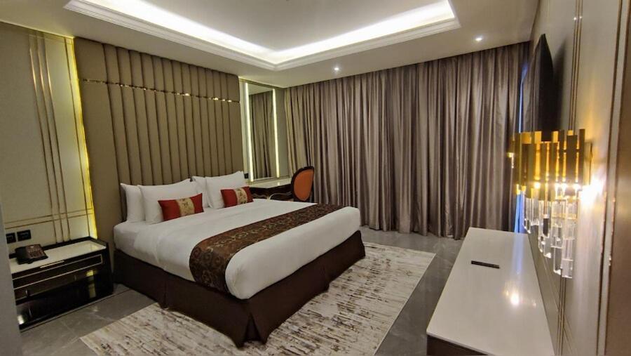 Po Hotel Семаранг Екстериор снимка