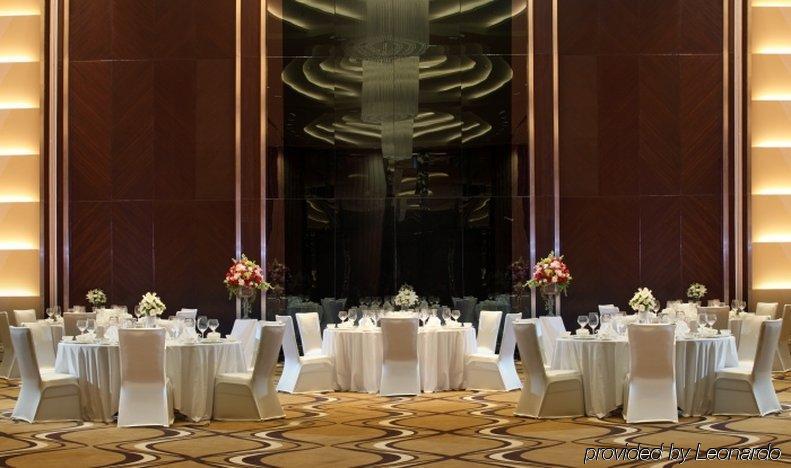 Po Hotel Семаранг Ресторант снимка