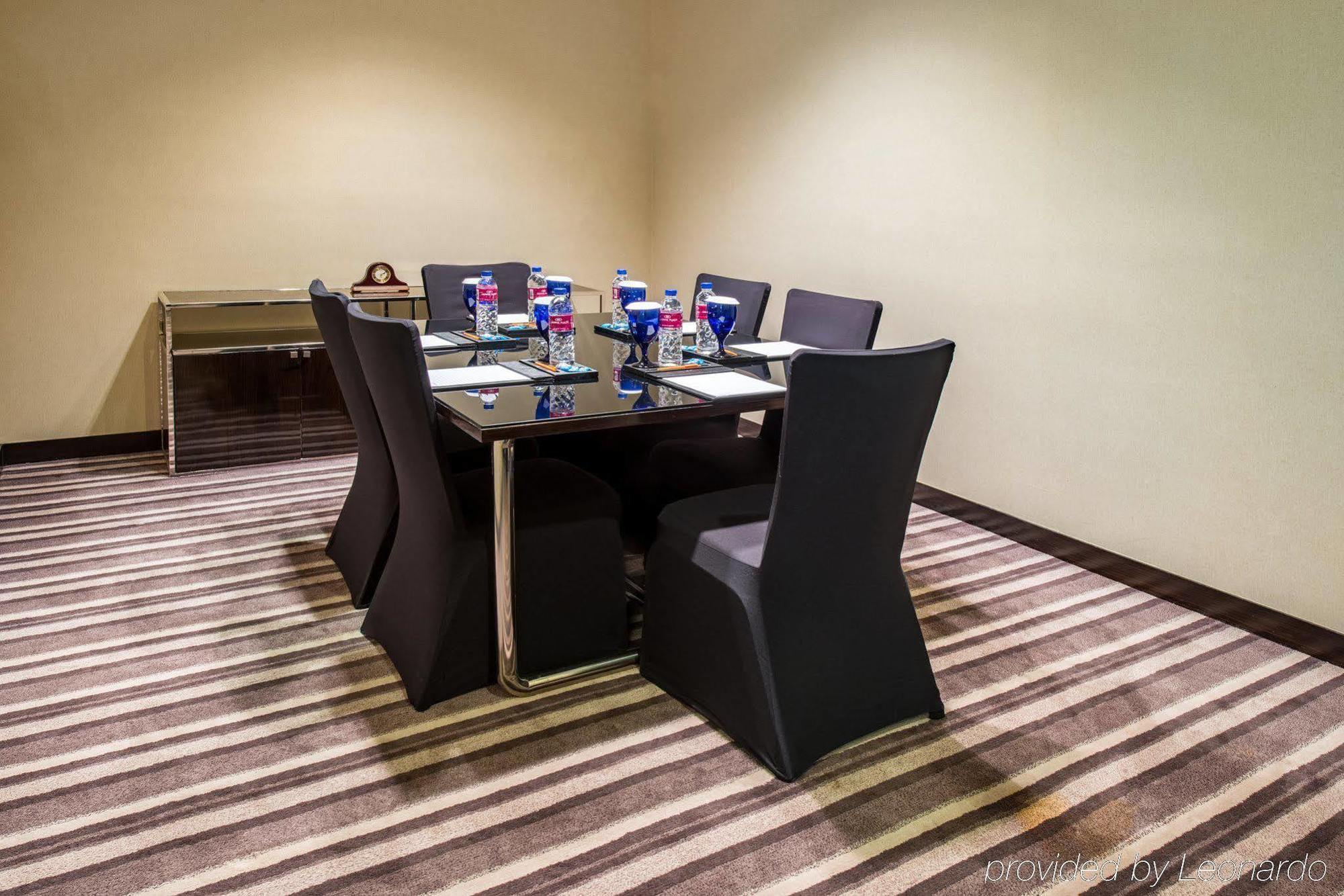 Po Hotel Семаранг Екстериор снимка