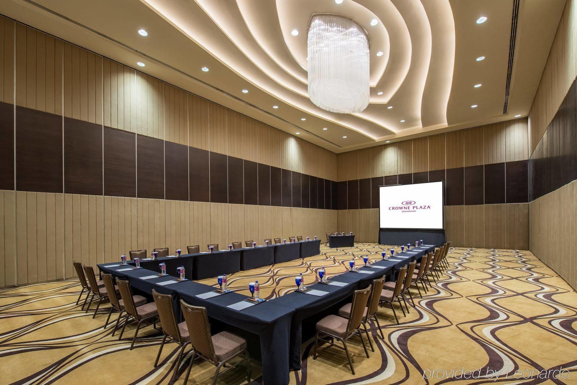 Po Hotel Семаранг Екстериор снимка
